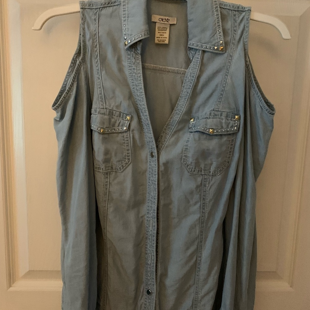 Long-sleeve, shoulder cutout jean shirt.